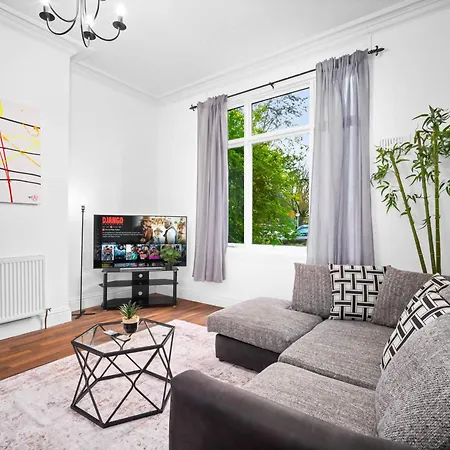 Luxury Apartment - High-Speed Wifi - Free Netflix - Wolverhampton 7Pc Exterior photo