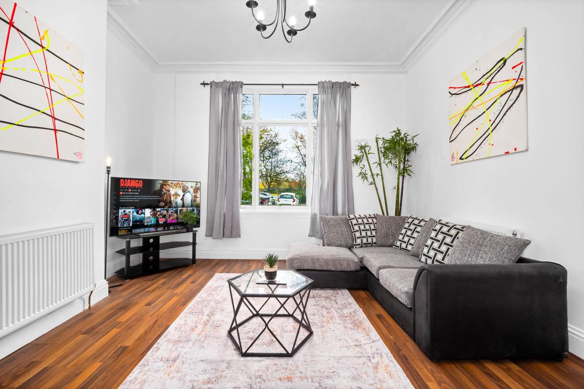 Luxury - High-speed Wifi - Free Netflix - 7pc Wolverhampton