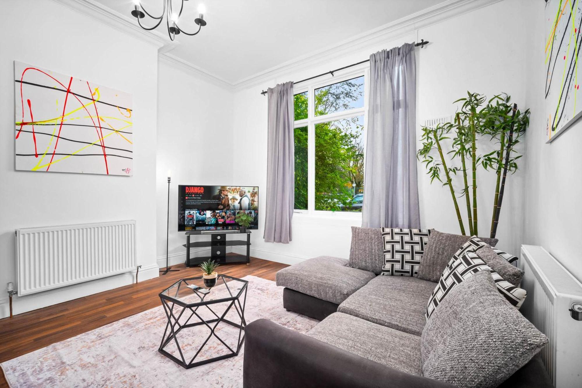 Luxury - High-speed Wifi - Free Netflix - 7pc * Wolverhampton
